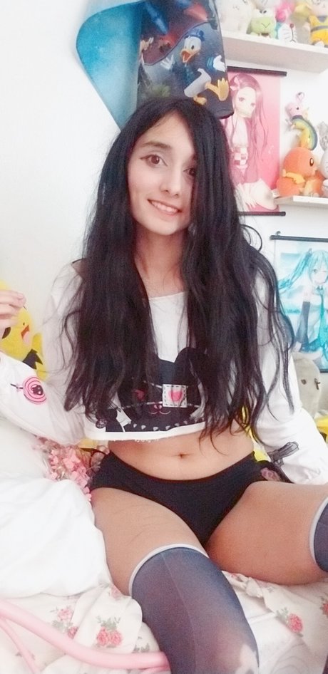 hinawynne art model pic