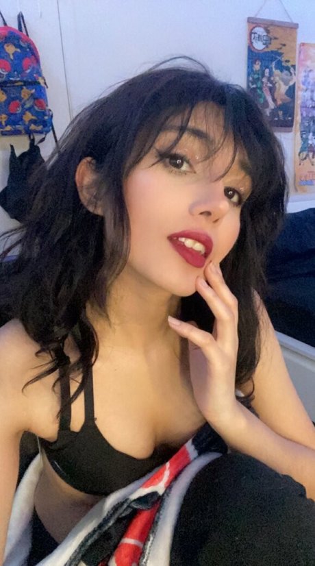 hinawynne pornstar nude image