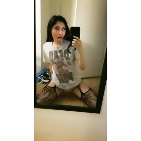 hinawynne sex model img