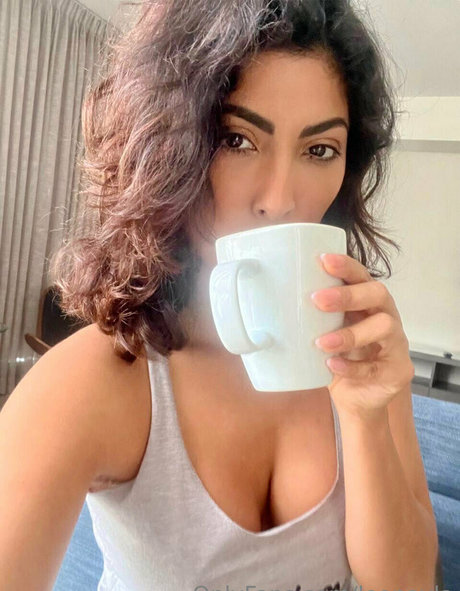 leonayla beautiful pornstar photo