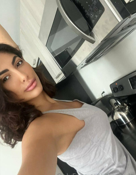 leonayla nude star photo