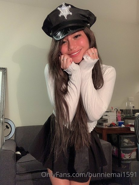 BunnieMai nude model pic