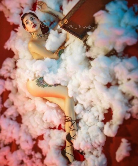 Your Soul hot model pictures