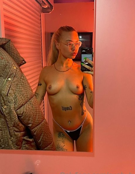 Jess Geary erotic model img