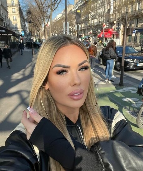 Lisa Amber model sex photos