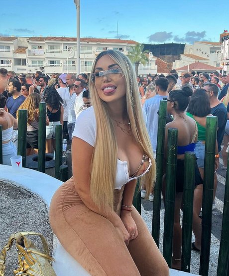 Lisa Amber model pretty img