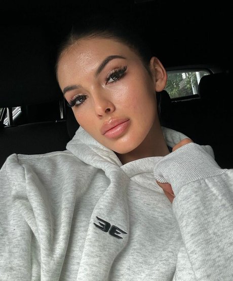 Eliza Inverno erotic model photo