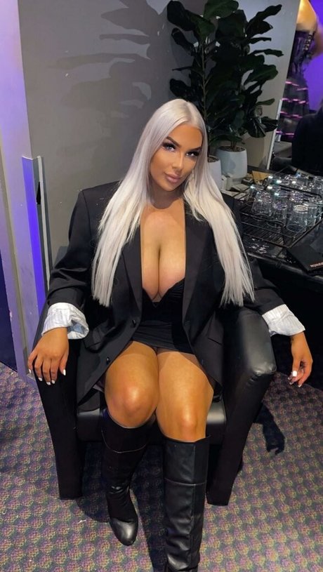 busty mom onlyfans hot nude pics