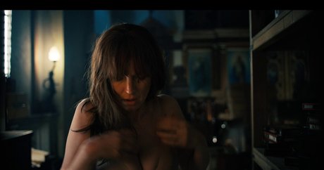 Winona Ryder beautiful star image