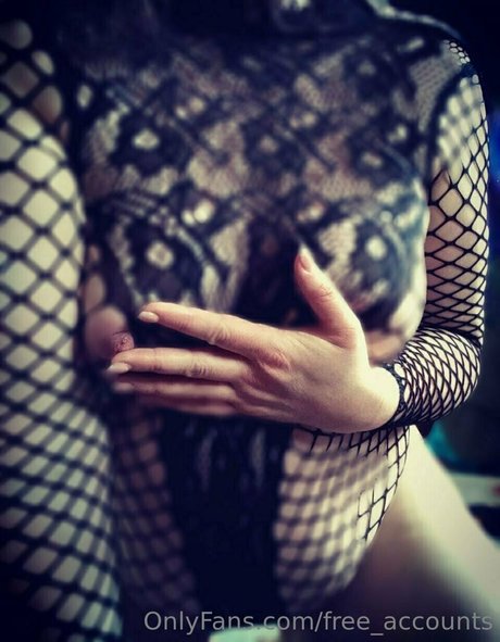 smile onlyfans free naked images