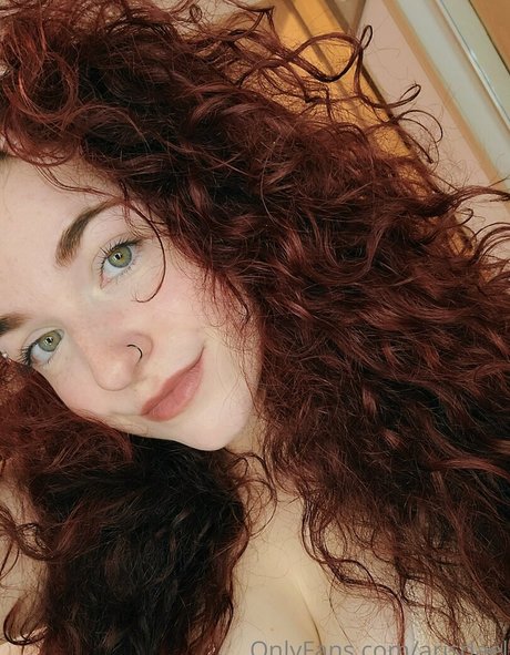 arisdael naked actress pic