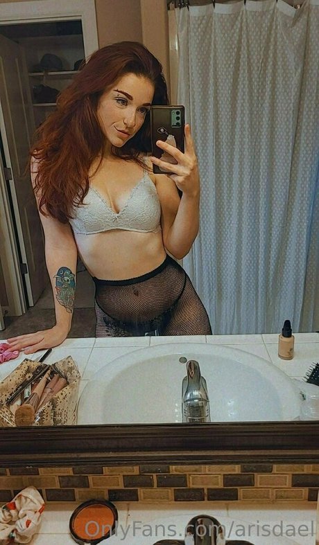 arisdael model hot photo