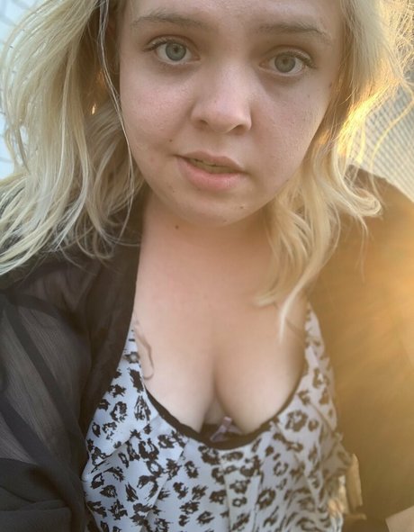 sadiegoldfree sexy pornstar image