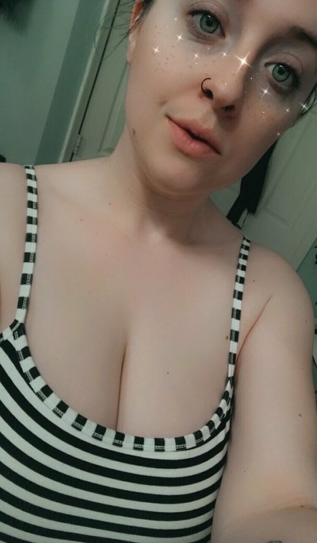 tarrasagee hot actress pics