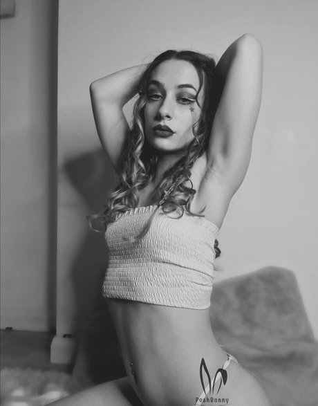 poshbunnyofficial free high quality pornstar photo
