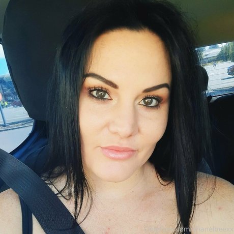 chanelbeexx model hd image