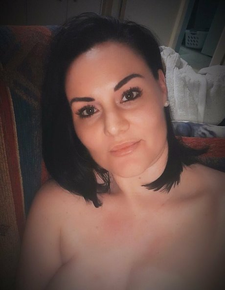 chanelbeexx model naked pic