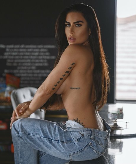 Lindsay Moreno exclusive star picture