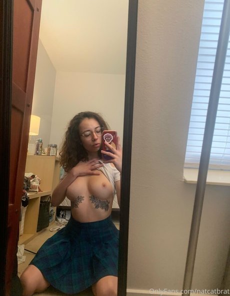 busty mom onlyfans sexy picture