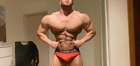 flexmusclegod model nude picture