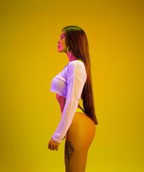 40 onlyfans erotic pic