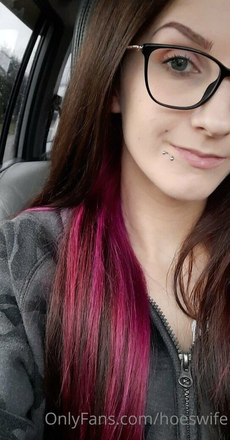 hoeswife model adult images