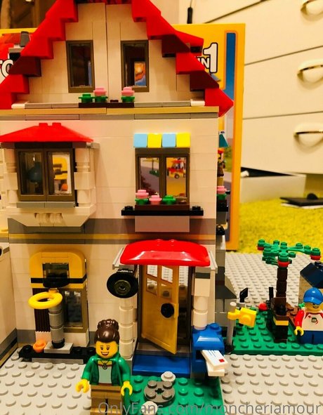 moncheriamour xxx pornstar image