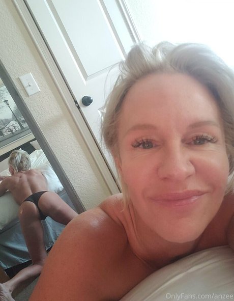 anzee model porn pics
