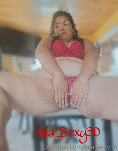 mia sexy30 star nude pics