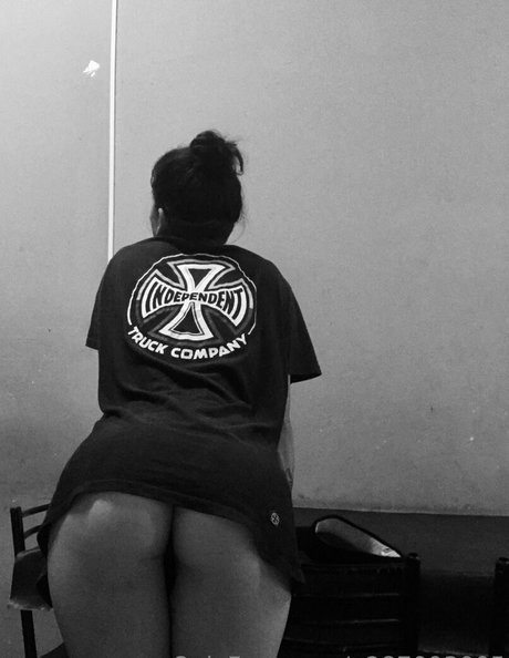 floresmartins model naked images