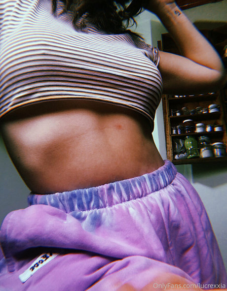 lucrexxia model high quality images