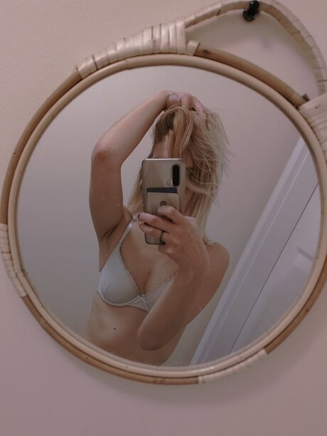 Cordelia art model img