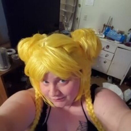 Frisky Momo nice actress img