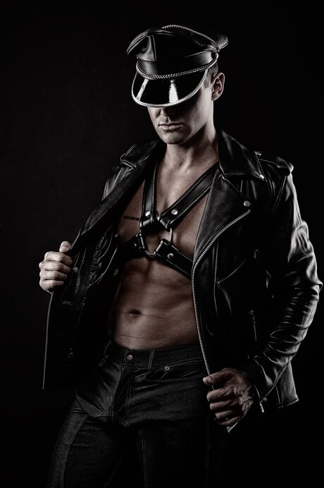 Joel Dixon star erotic pic