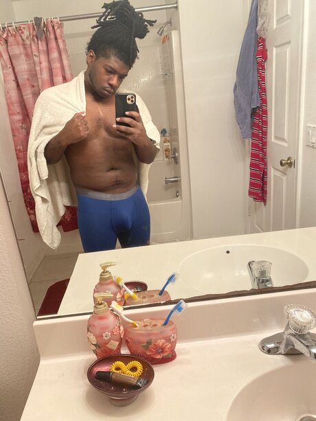 KingmeeK erotic star pics