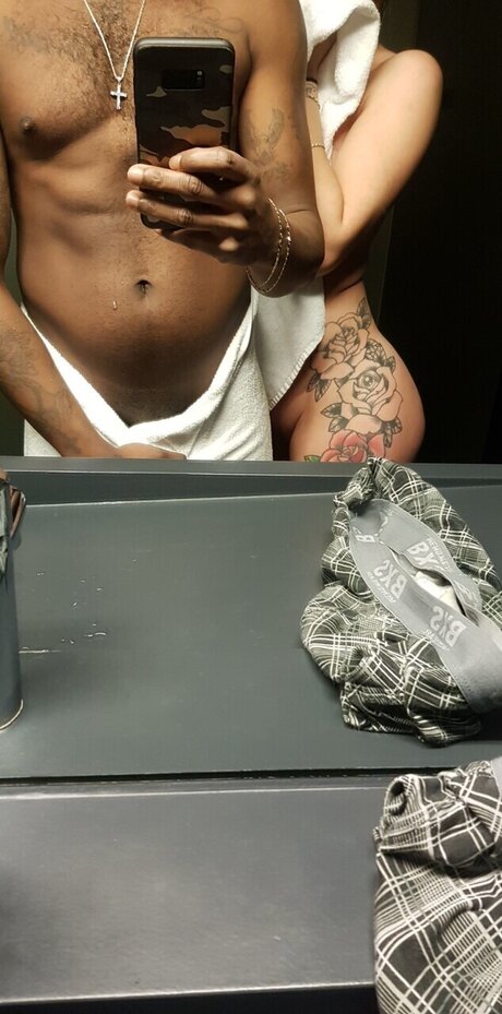 Duopenotti model porn pics