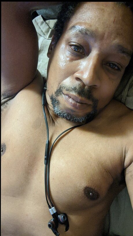 SmokeyGee naked pornstar picture