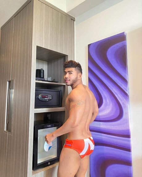 Girvin beautiful actress images