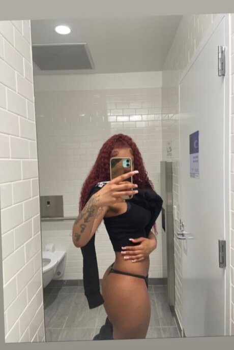 SadieMae model nude images