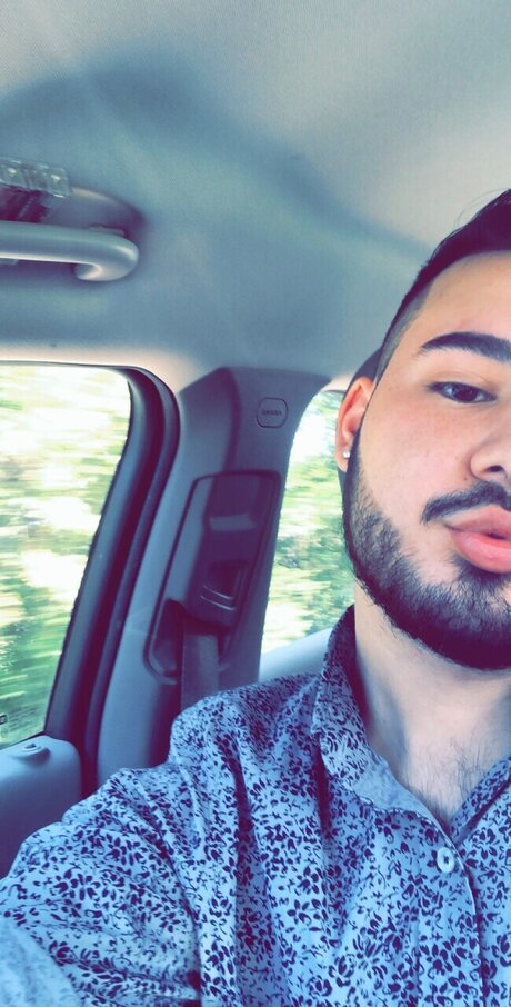 u17935337 star porn photo