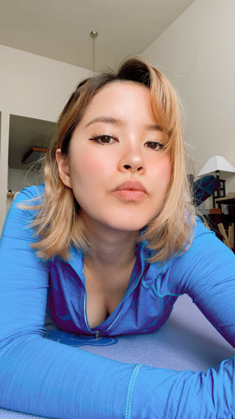 u19833300 high quality actress gallery