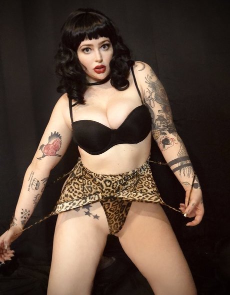 Cleodora top model pic