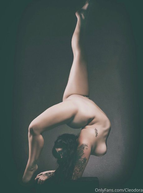 Cleodora model pornographic image