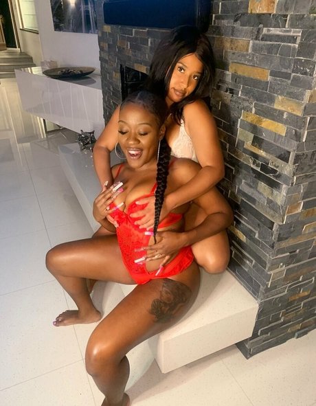 illnanaa model xxx archive