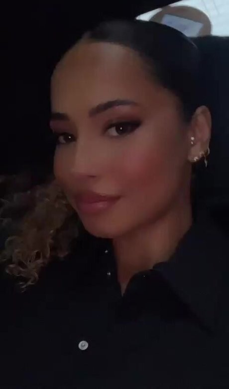 Amber Gill pretty model image