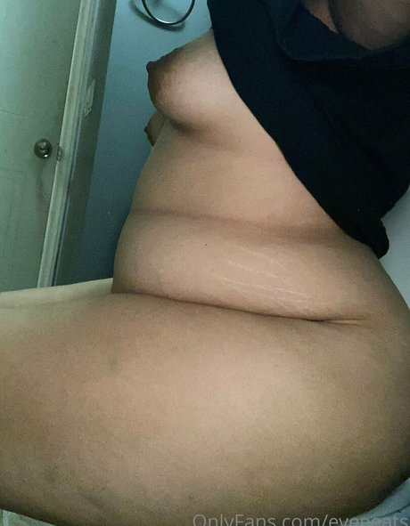 chubbyevilbrat model sexy pics