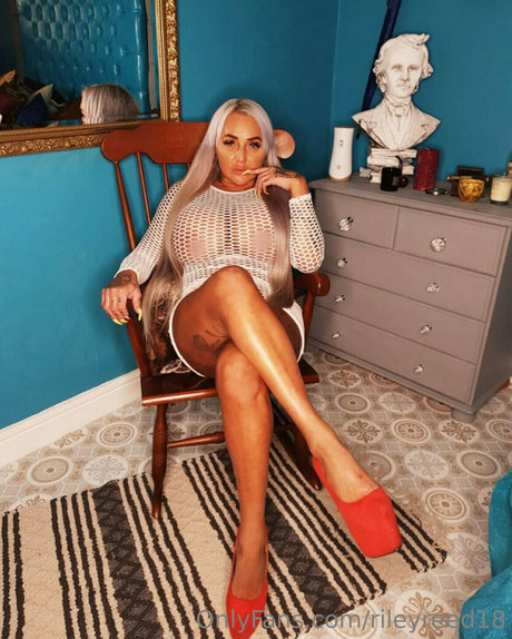 rileyreed18 model erotic image