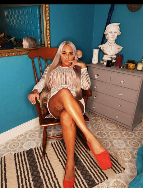 rileyreed18 hot model image