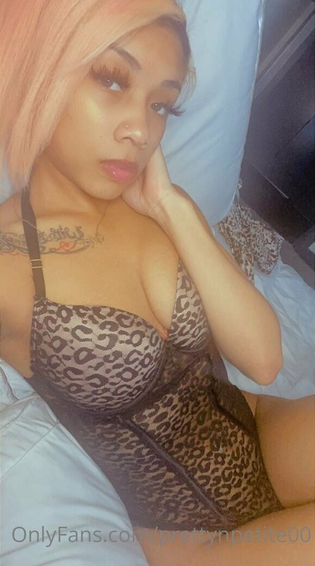 petitenpretty00 pornstar erotic pics