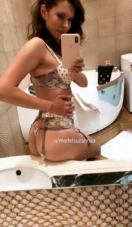 Suzanna De Rose model photo